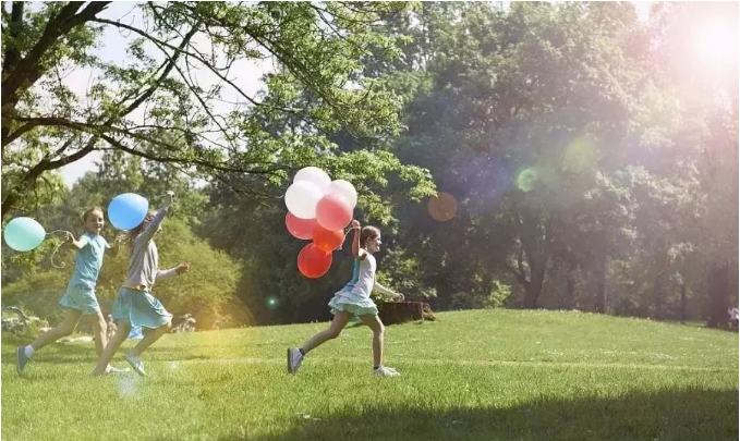 孩子們的童年究竟能有多美？何必想象，點擊即享！